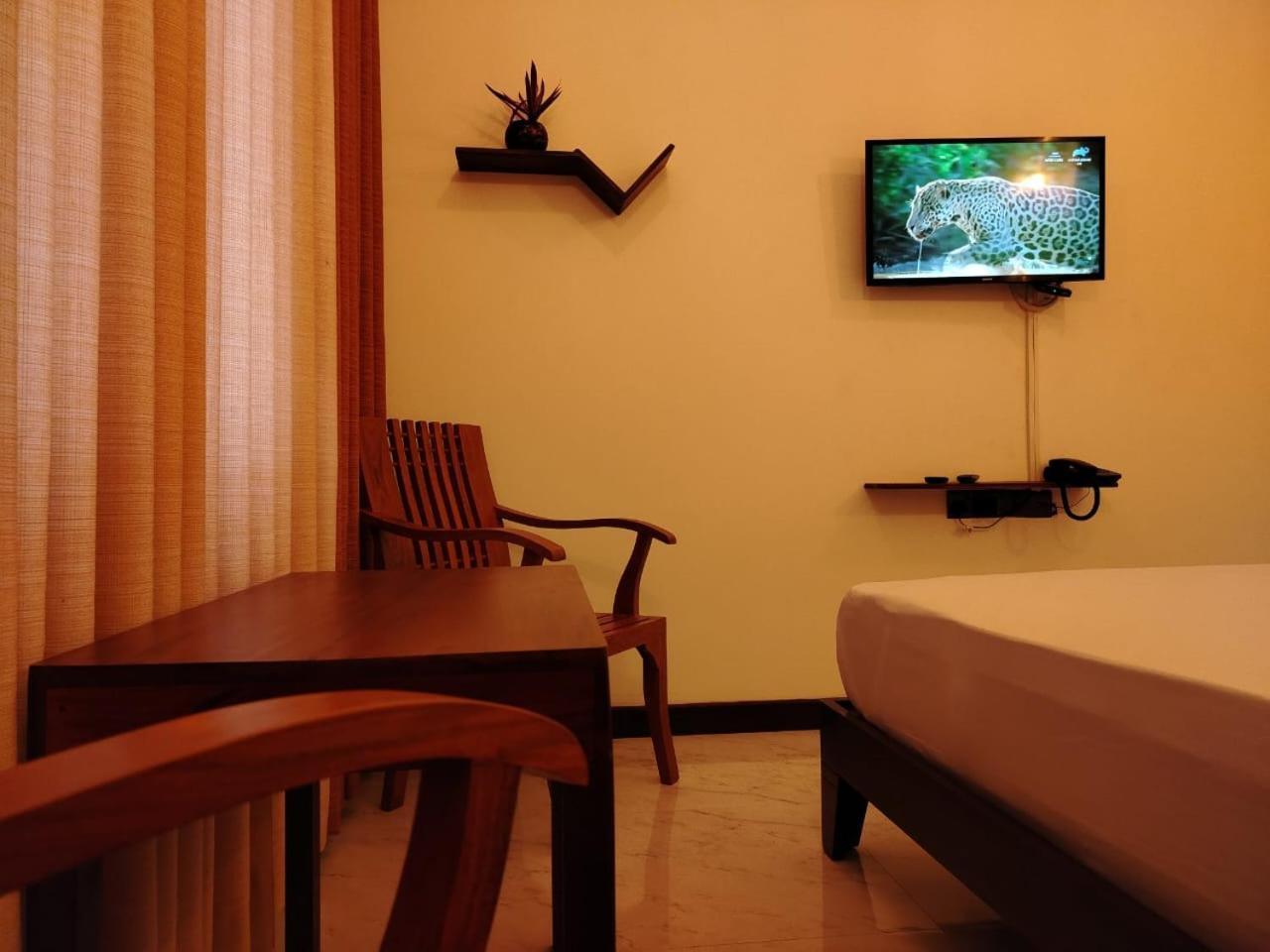 Diora Hotel รัตนปุระ ภายนอก รูปภาพ