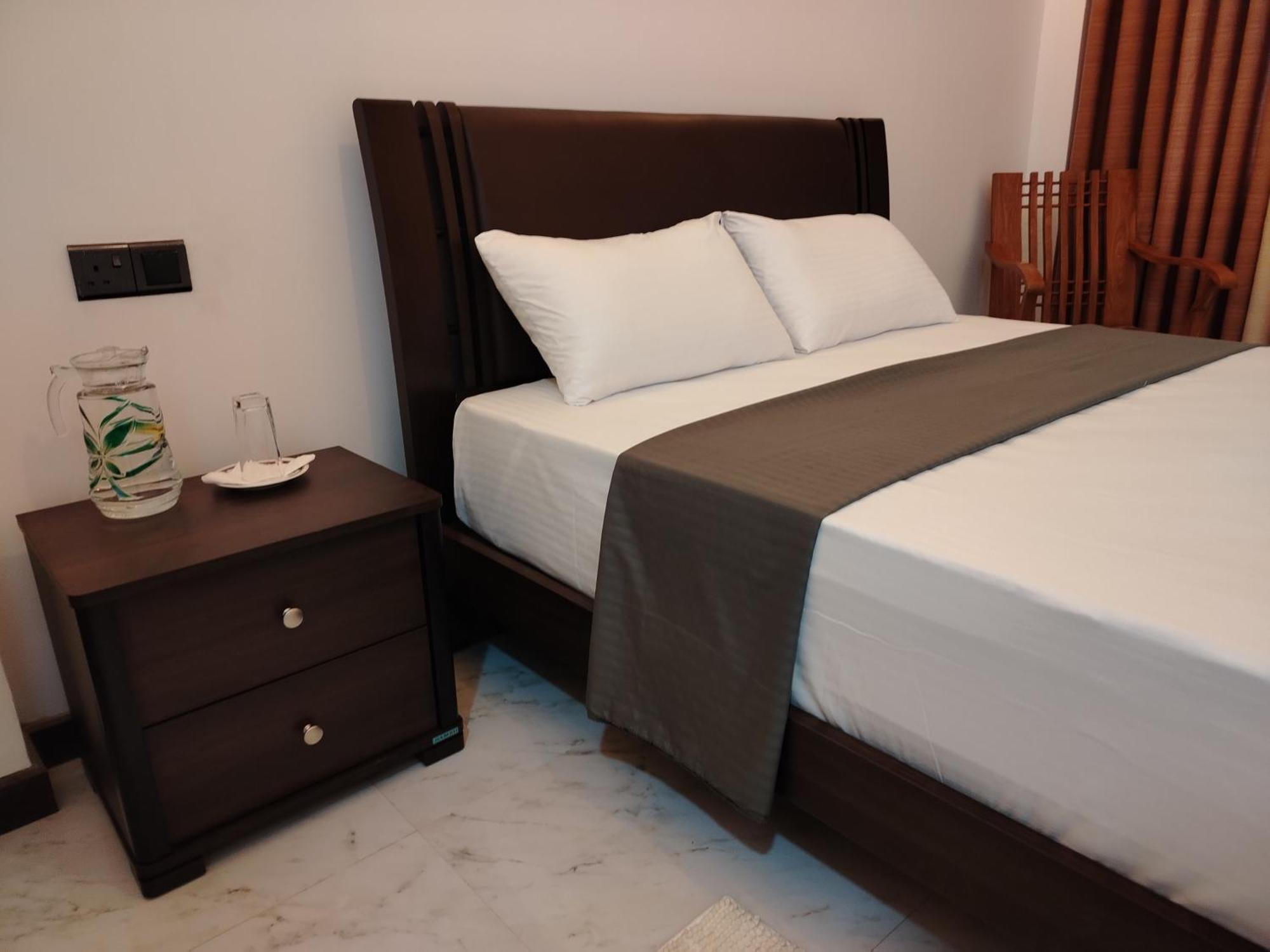Diora Hotel รัตนปุระ ภายนอก รูปภาพ